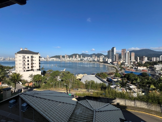 Casa em Condom&iacute;nio Fechado, Canto da Praia, Itapema.
